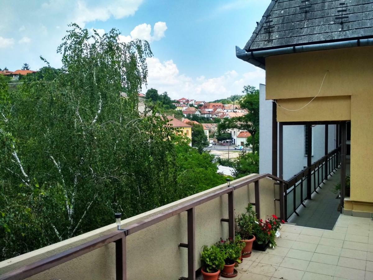 Aradi Apartman Apartment Esztergom Exterior photo